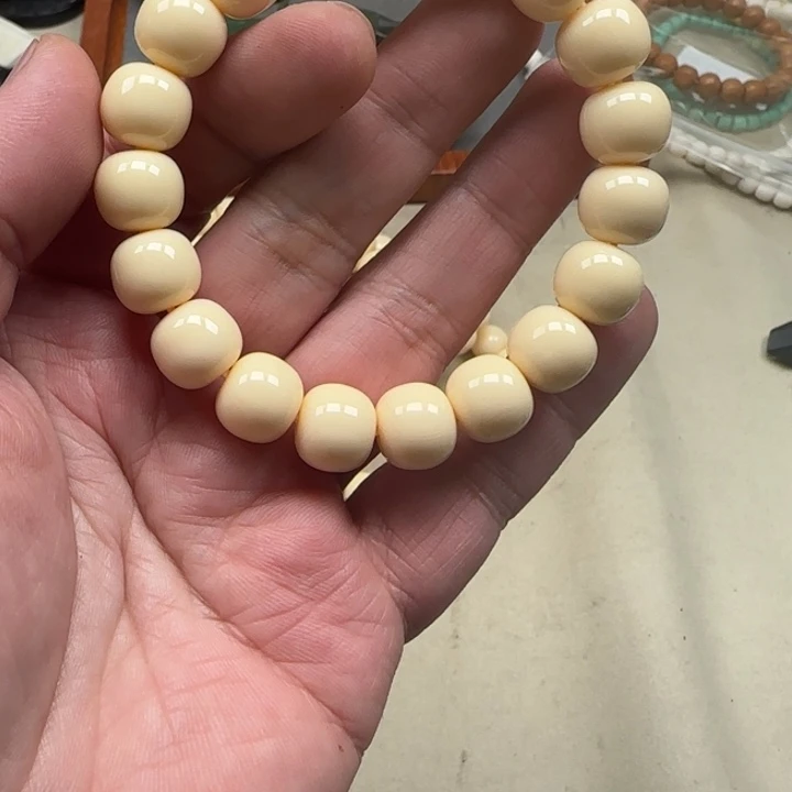 白玉菩提吊坠黄色350