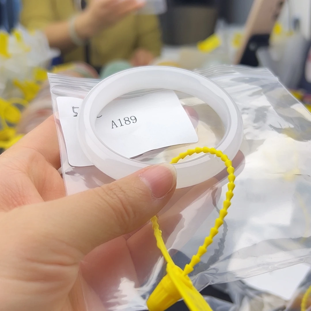 石英质玉未镶嵌手镯