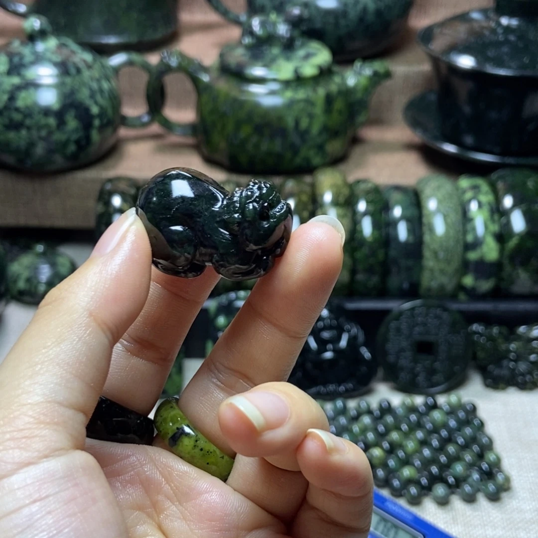 蛇纹石玉未镶嵌药王石吊坠