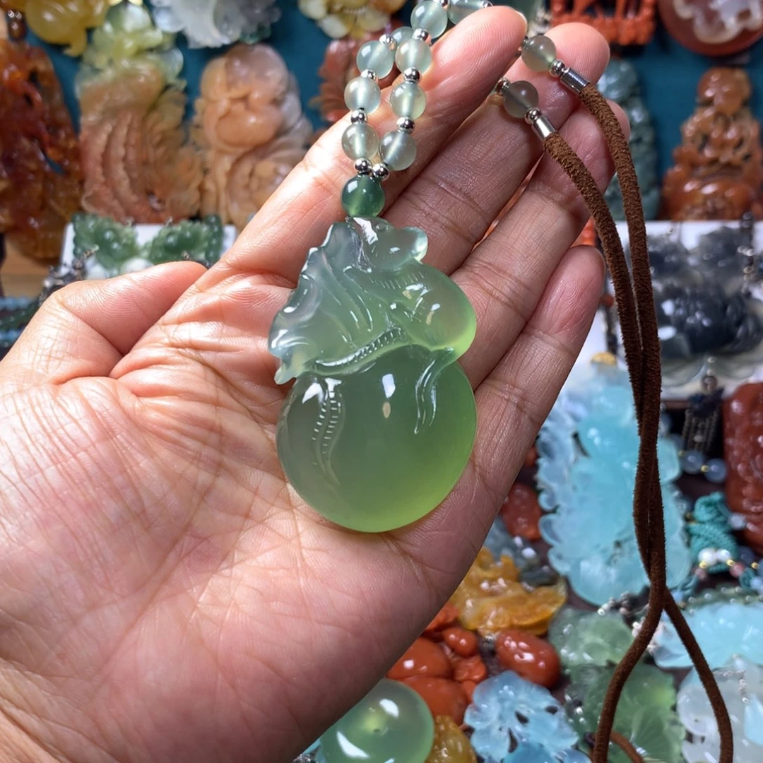 蛇纹石玉未镶嵌挂坠