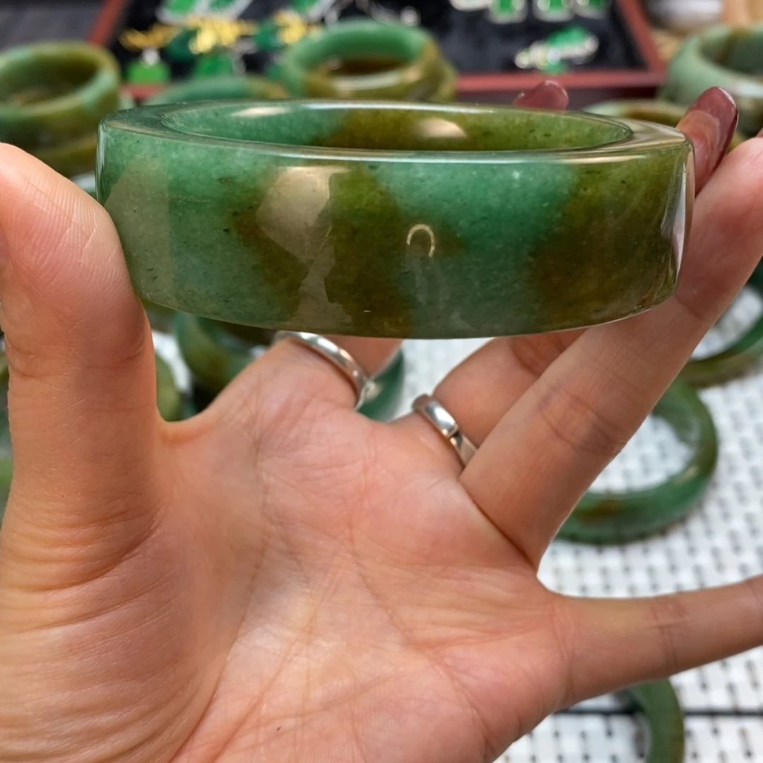 石英质玉未镶嵌手镯蕾