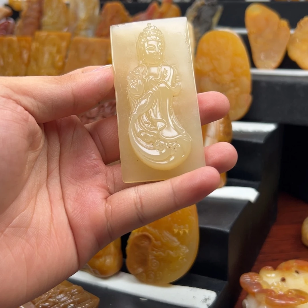 未镶嵌石英质玉（黄龙玉）黄龙玉