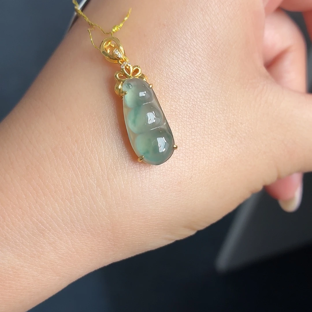 翡翠18K金镶嵌颈饰