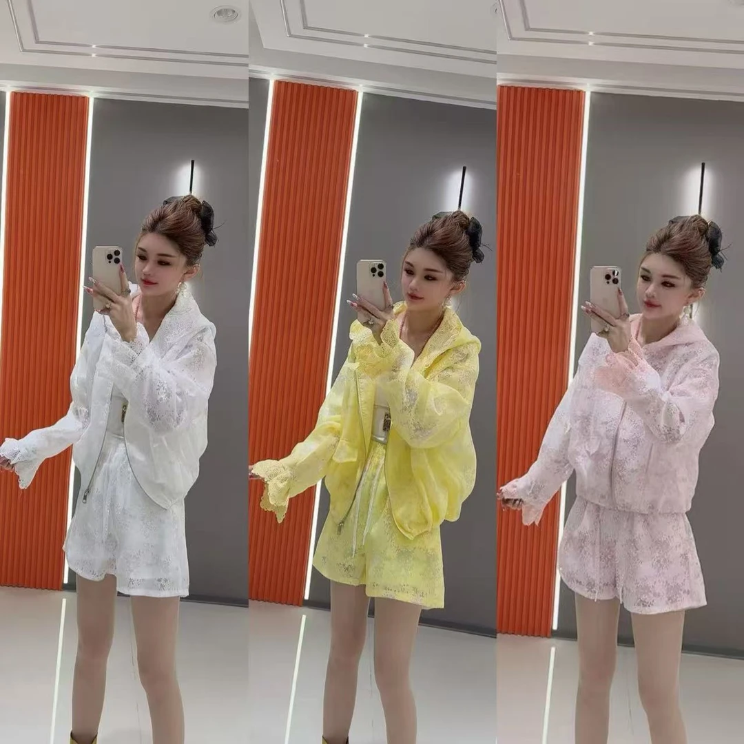 7934 设计感蕾丝网纱拼接连帽装饰兜盖外套 加 双兜短裤 两件套