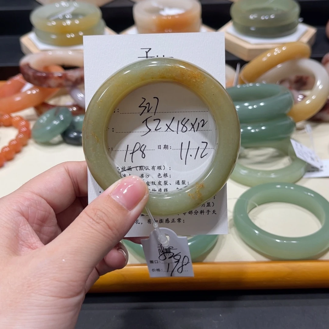 未镶嵌手镯石英质玉?***吖