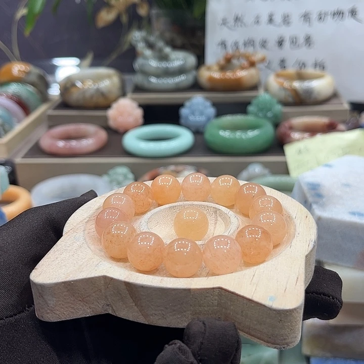 石英质玉（佘太翠）未镶嵌手镯