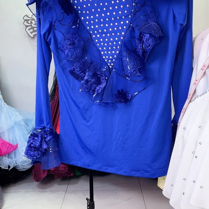 交谊舞的舞蹈动作也是