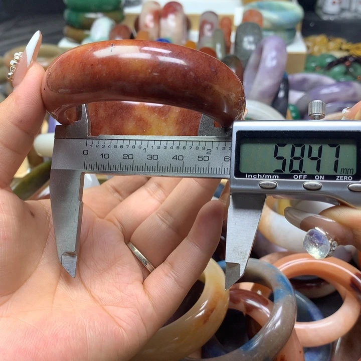 未镶嵌手镯石英质玉