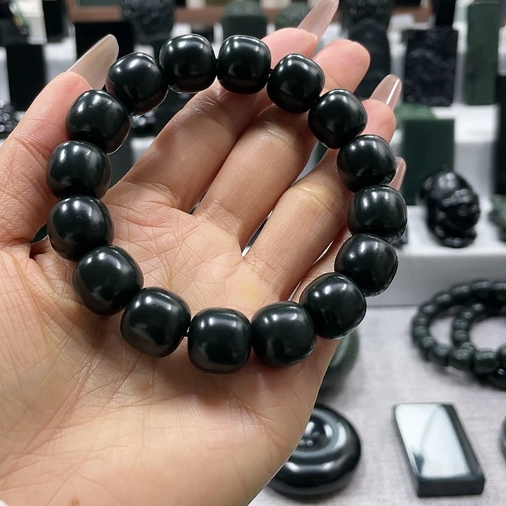 【闪购商品】未镶嵌手链和田玉（青玉）顽**偶