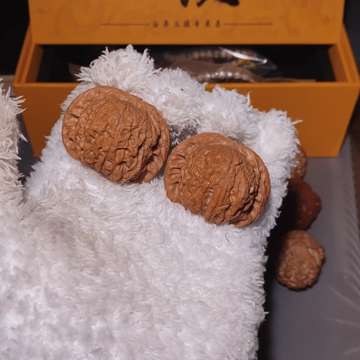 z***6文玩核桃吊坠血麒麟全品