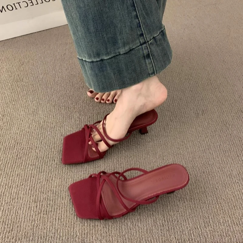 法式高级感露趾方头红色小猫跟拖鞋女夏外穿2025年新款绝美凉拖鞋