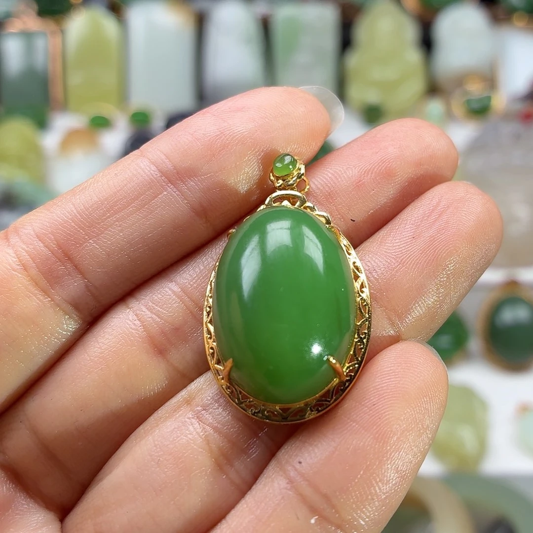 风***虹和田玉18K金镶嵌颈饰