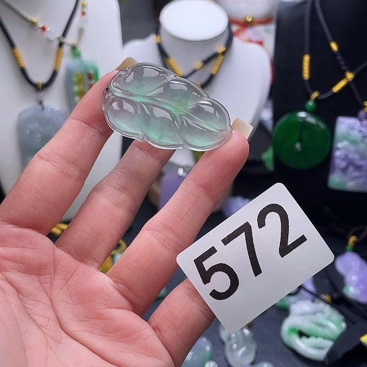 翡翠未镶嵌吊坠(赠链)