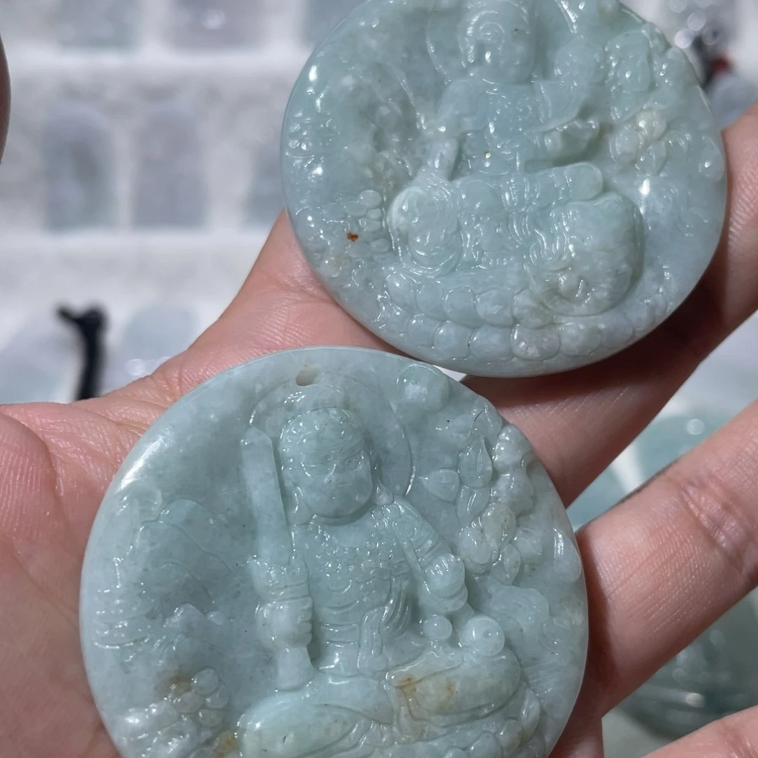 翡翠未镶嵌颈饰虚空，普贤