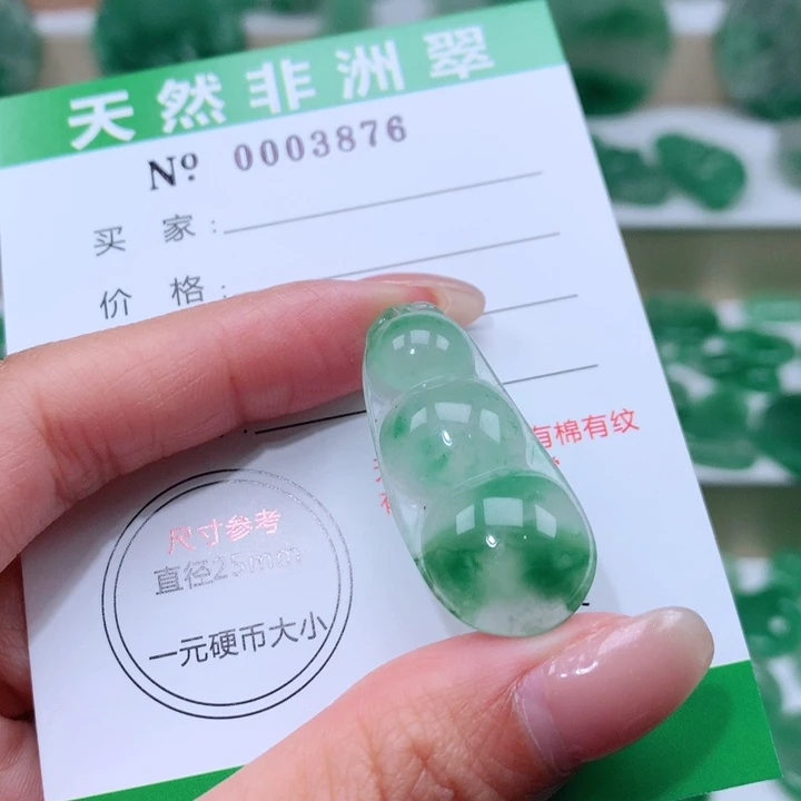 颈饰未镶嵌石英质玉