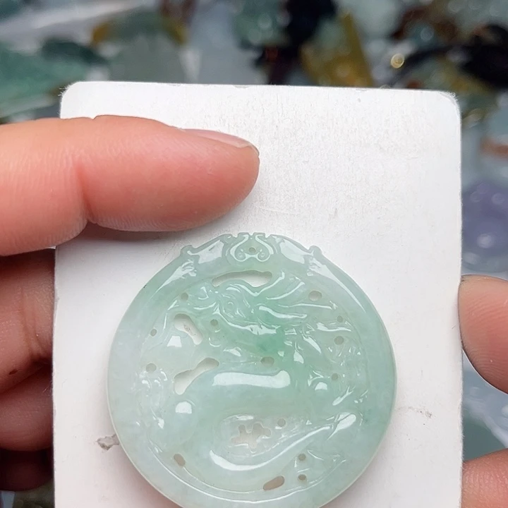 翡翠颈饰未镶嵌镂空龙牌