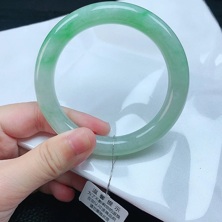 翡翠手镯未镶嵌54胖