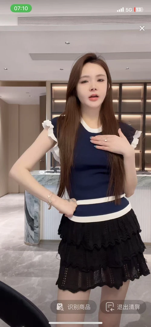 亿蒽 小香风字母刺绣花边拼接无袖针织上衣背心202572122A