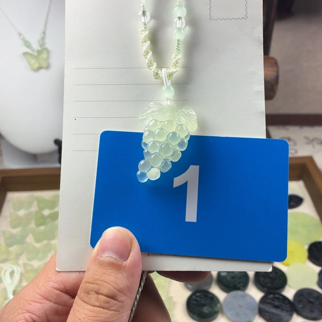 蛇纹石玉合金吊坠