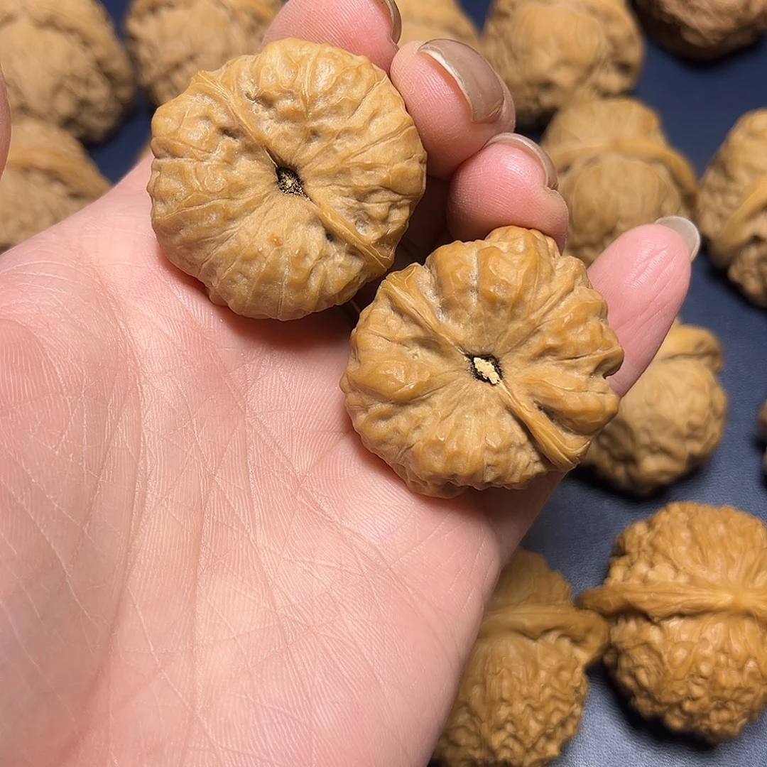 文玩核桃吊坠赵****哈哇哇哇