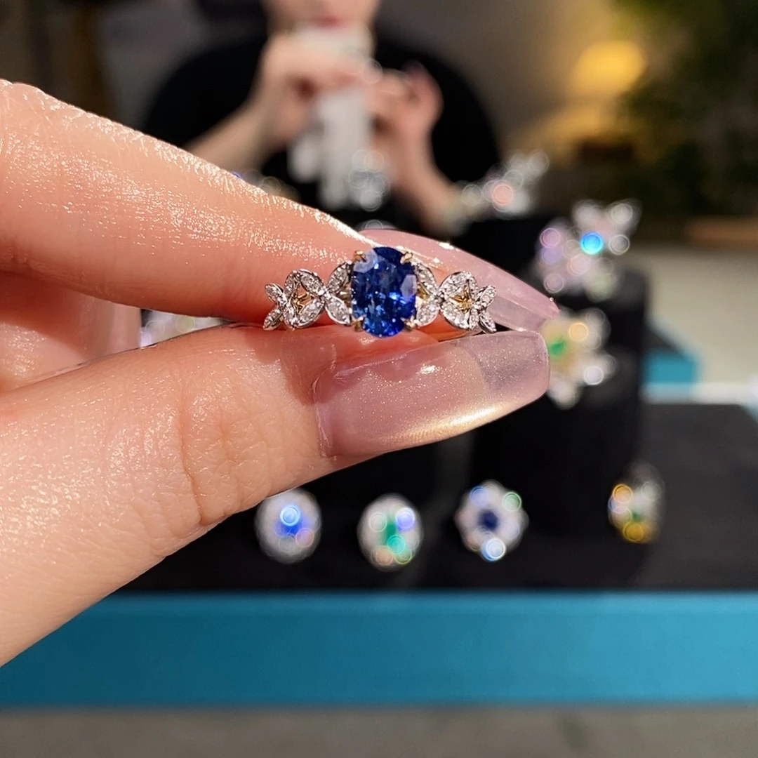 18K金镶嵌戒指蓝宝石1.29ct皇家蓝aigs