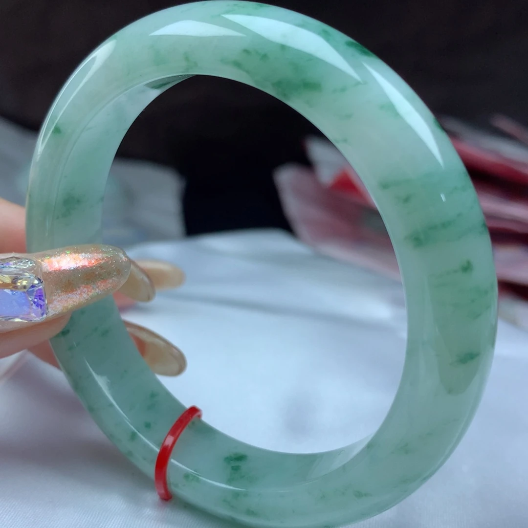 翡翠手镯未镶嵌96777，