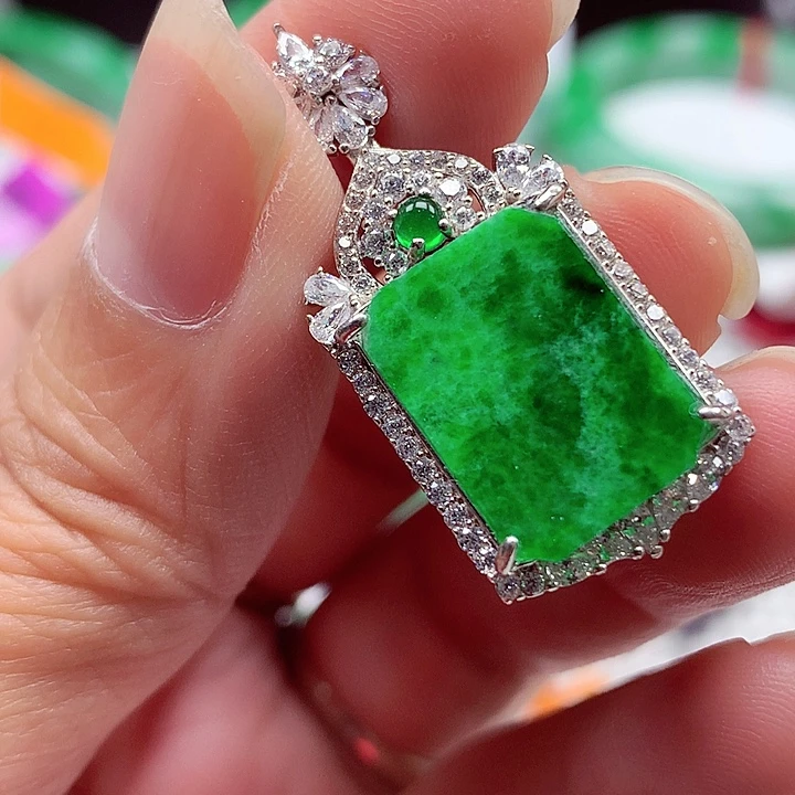 翡翠银S925镶嵌颈饰翡翠