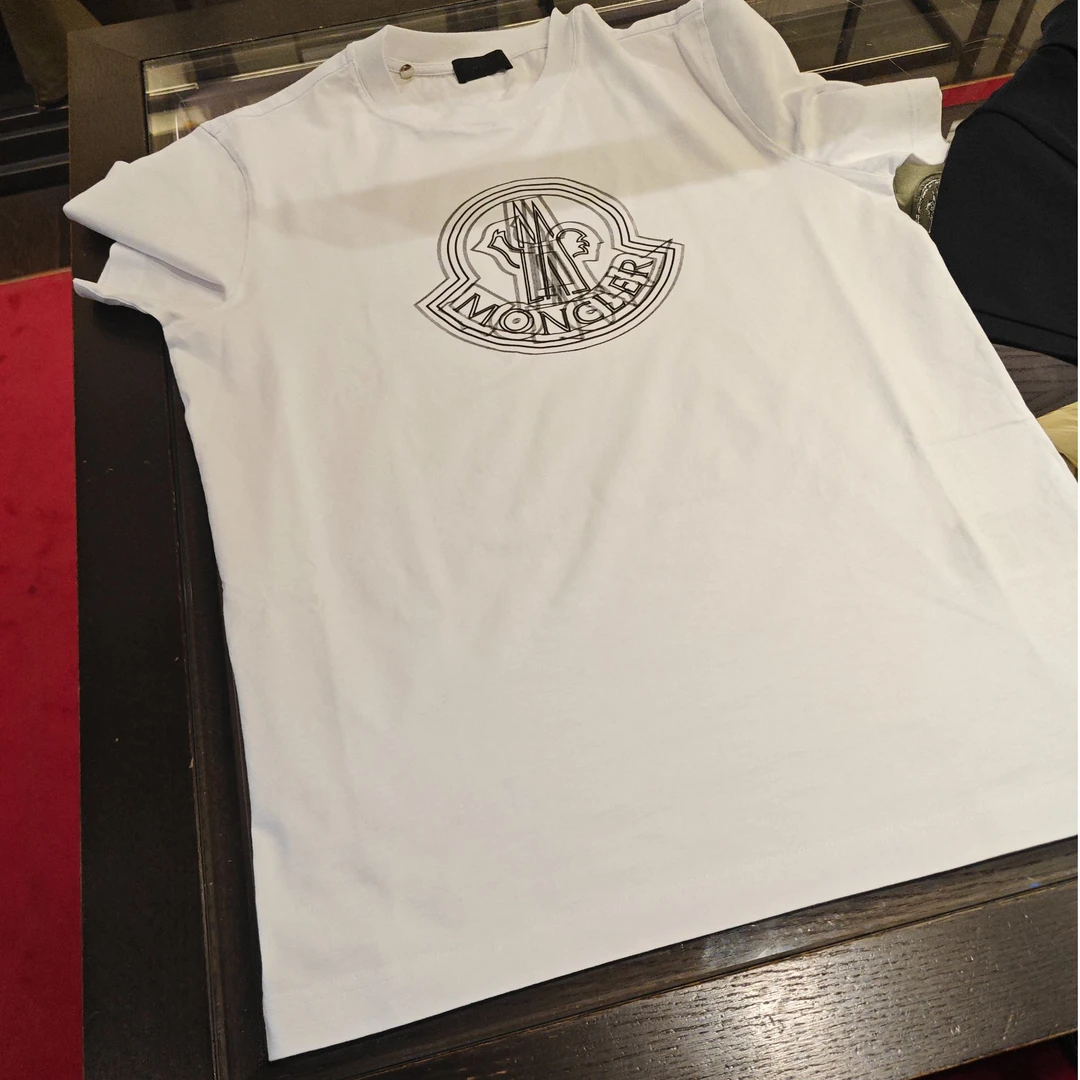 【巴黎直邮】Moncler盟可睐男款白色短袖T恤LOGO标时尚款 18C00