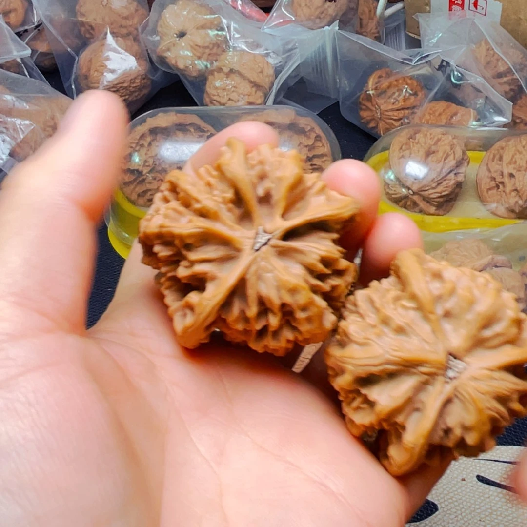 吊坠文玩核桃?**王帝王狮子头