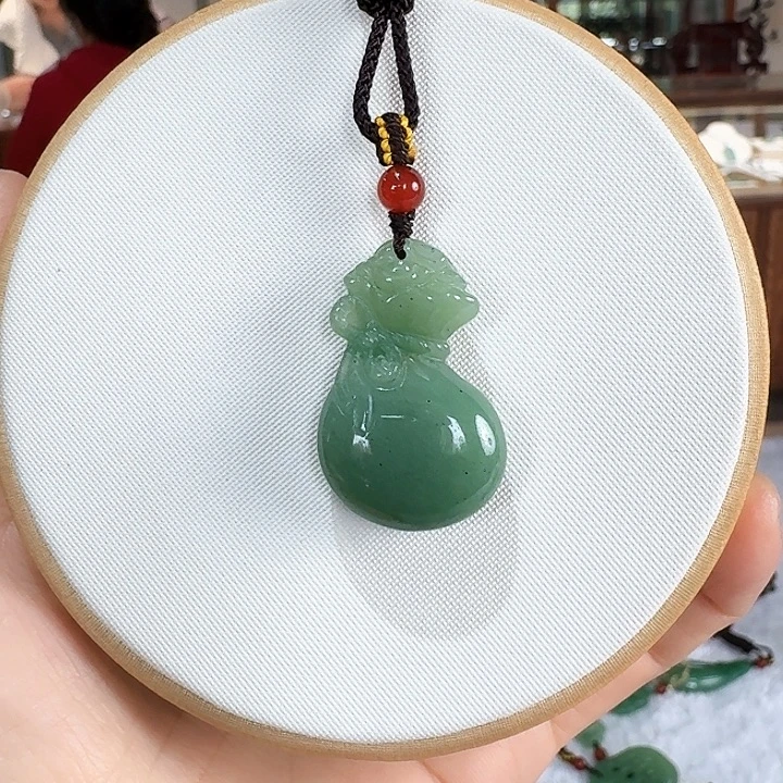 密玉（石英质玉）未镶嵌颈饰