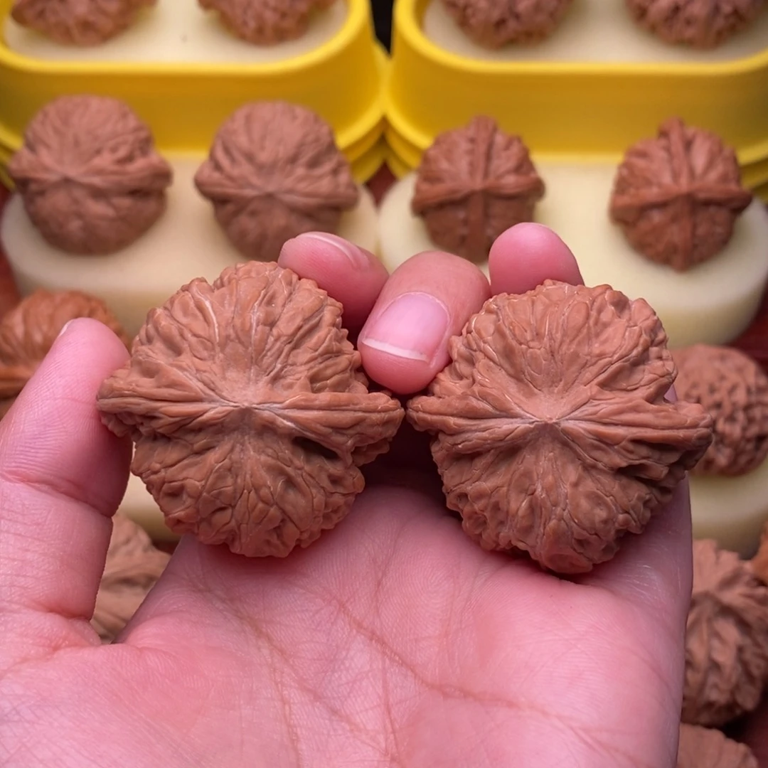 把件文玩核桃野生红皮正磨40