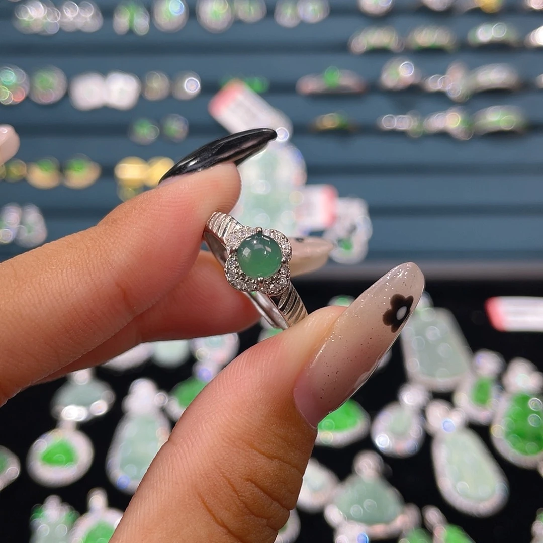 未镶嵌戒指翡翠戒指