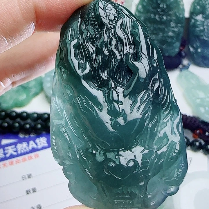 翡翠颈饰未镶嵌天然的A货翡翠