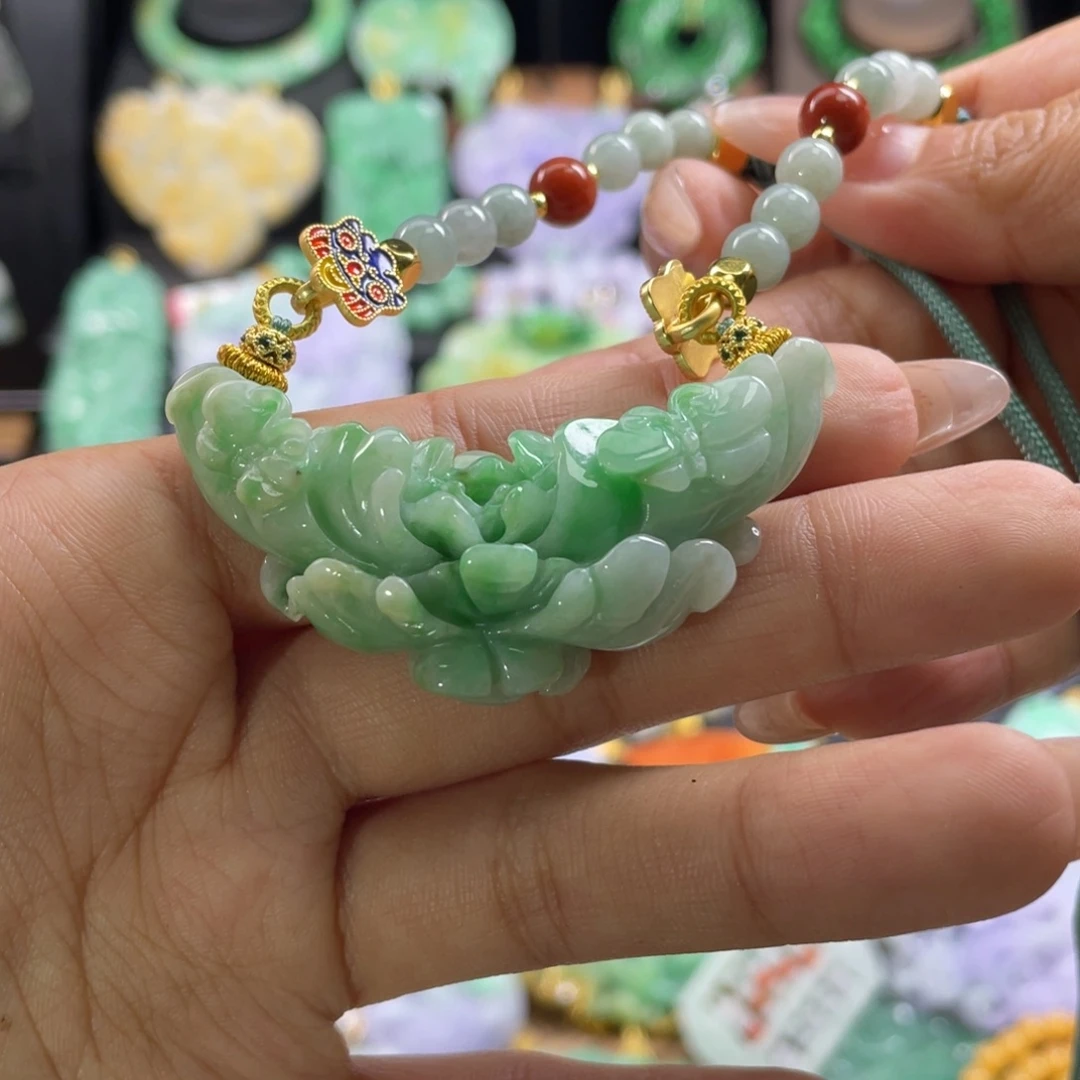 翡翠未镶嵌颈饰待编织