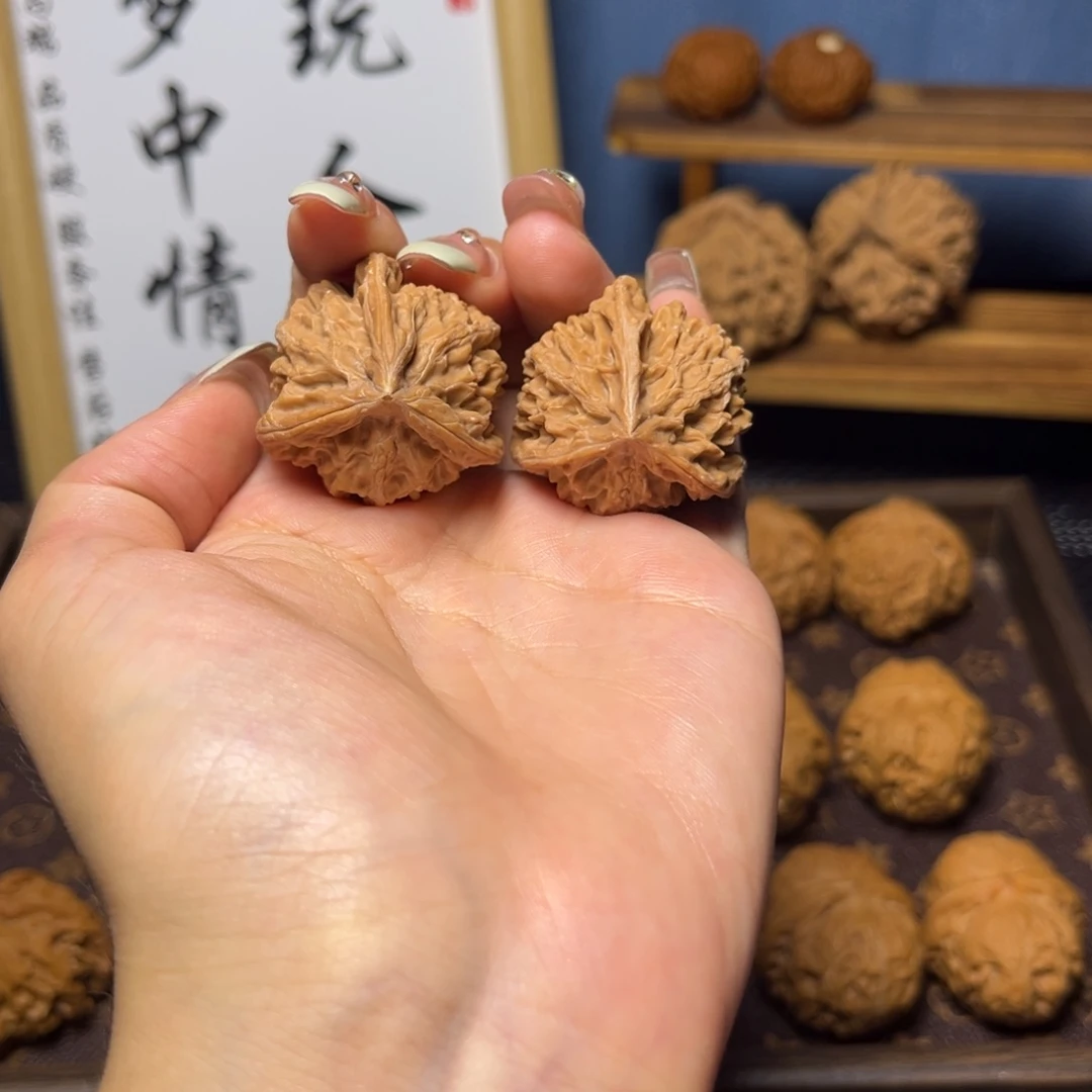 文玩核桃吊坠盘山三棱33全白茬
