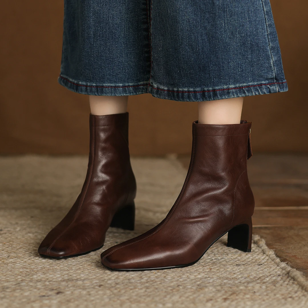2025秋冬新款后拉链时装靴子真皮时尚复古百搭高跟气质棕色短靴女