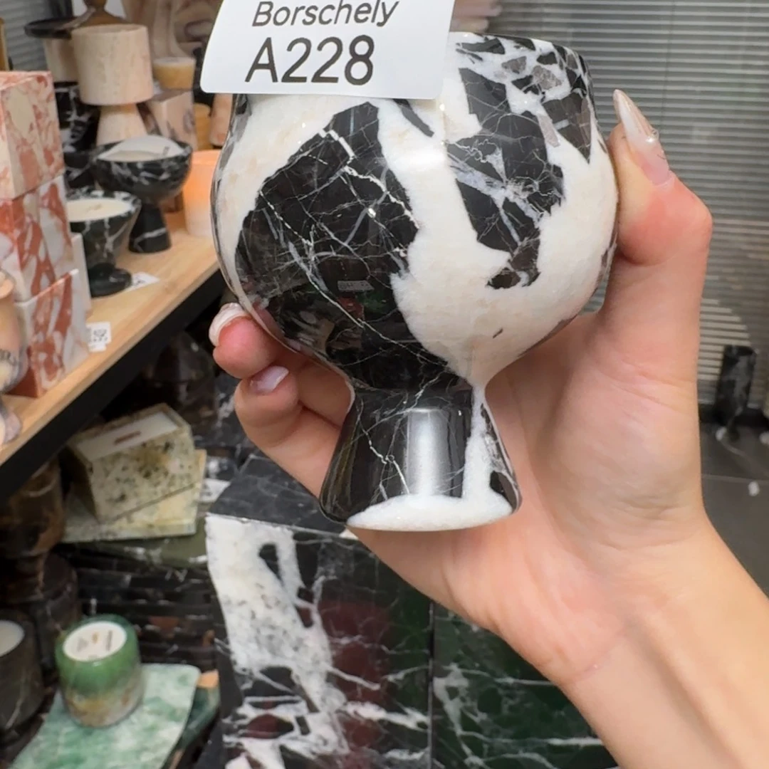 a228。        爱。