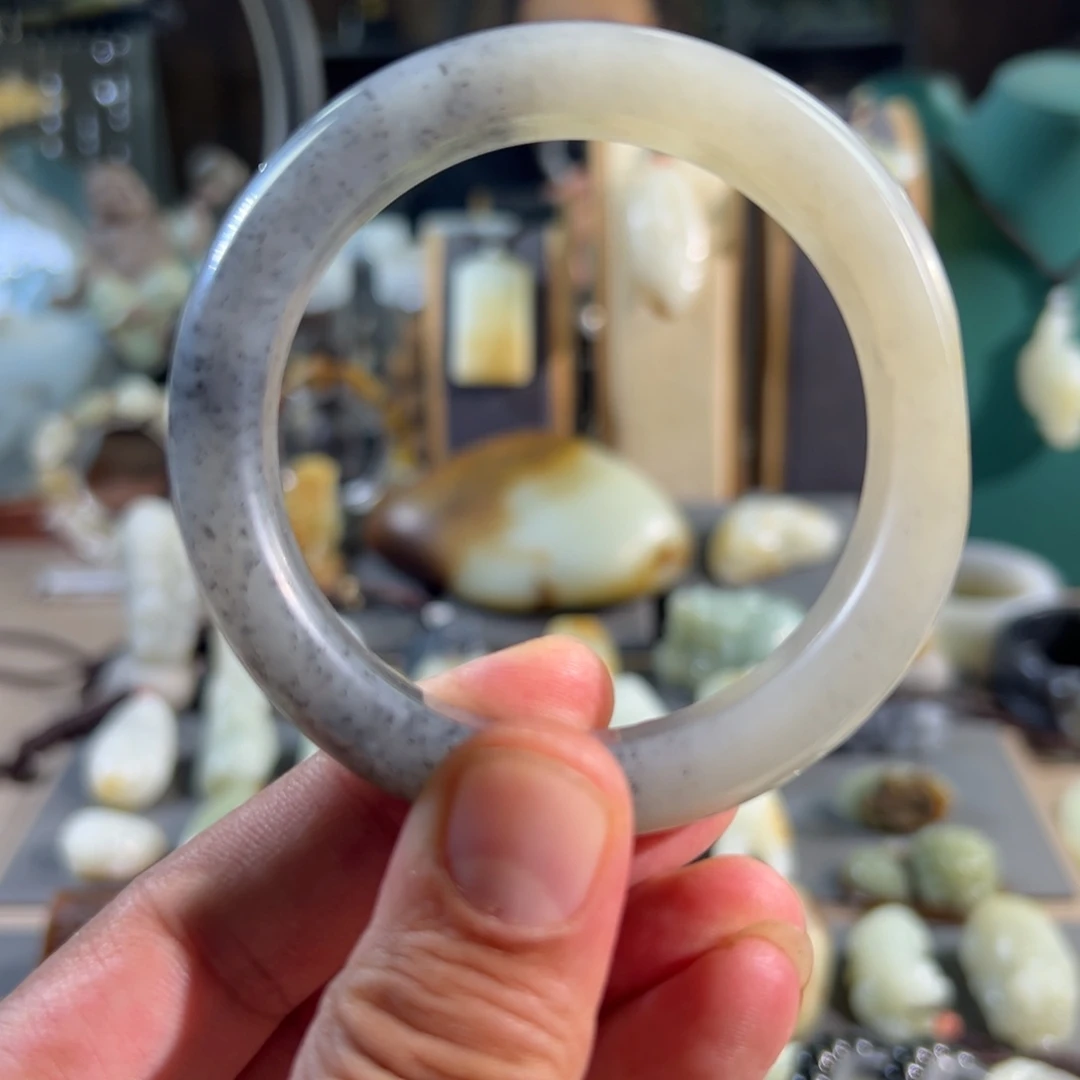 和田玉未镶嵌手镯真皮真色