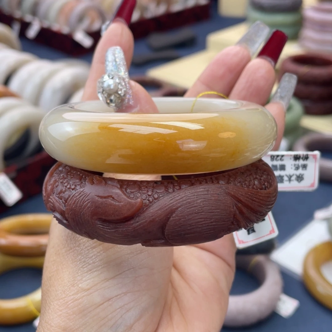 【闪购商品】石英质玉手镯未镶嵌ʚ***ɞ