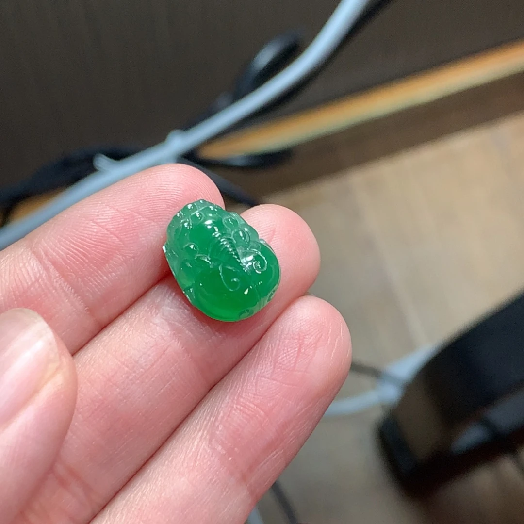 翡翠未镶嵌颈饰大绿貔貅
