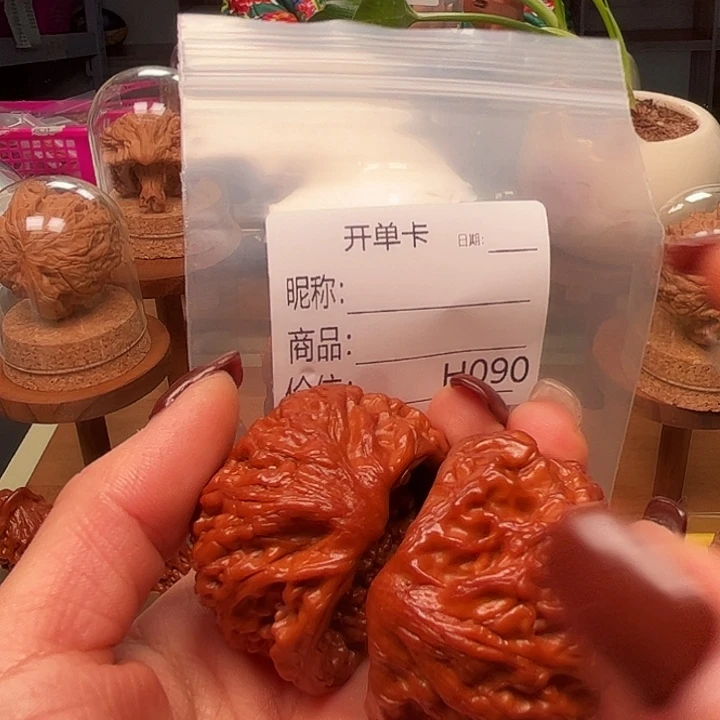 文玩核桃吊坠红蛇