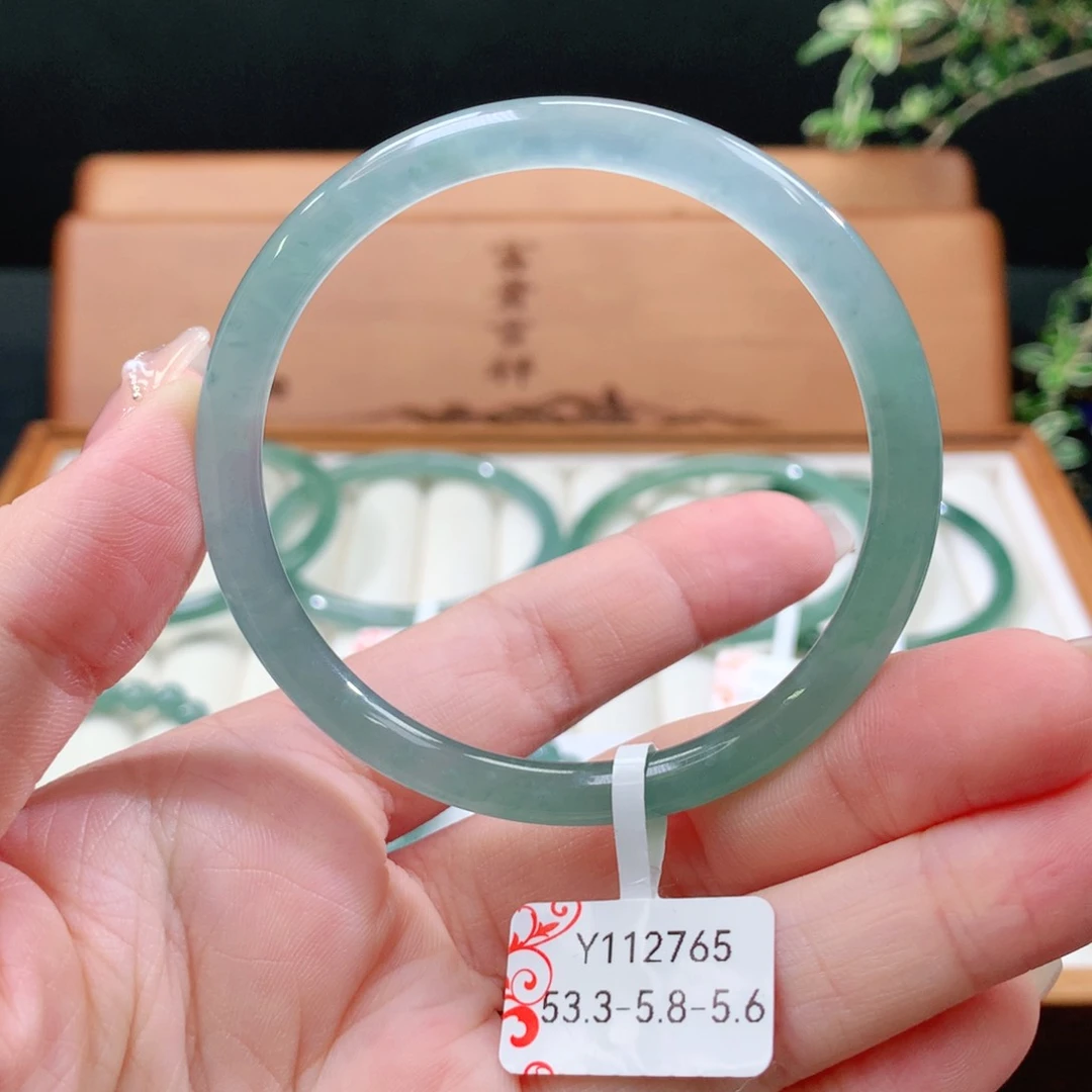 翡翠手镯未镶嵌天然