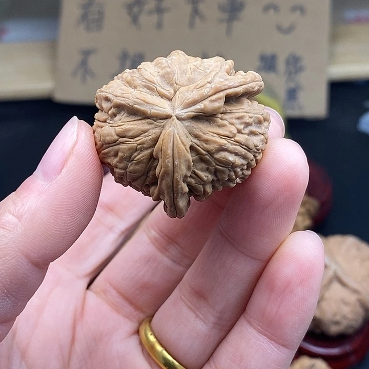 o***哥文玩核桃吊坠瑕疵单只不退不换