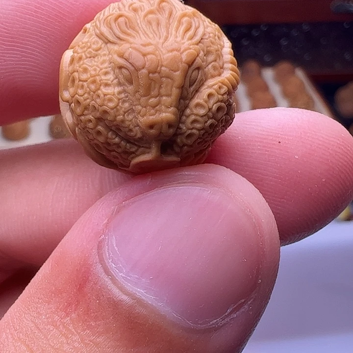 猴头核桃吊坠精工灵蛇18