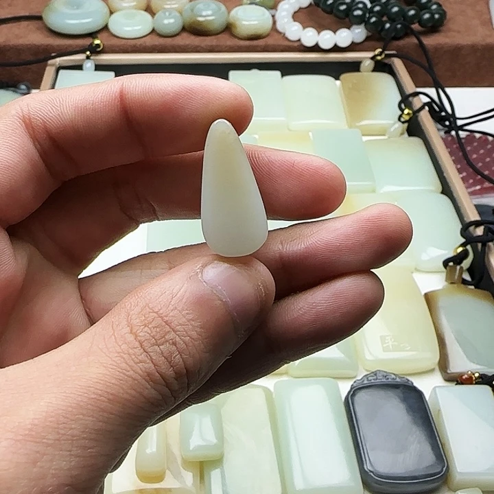 A***6和田玉未镶嵌颈饰