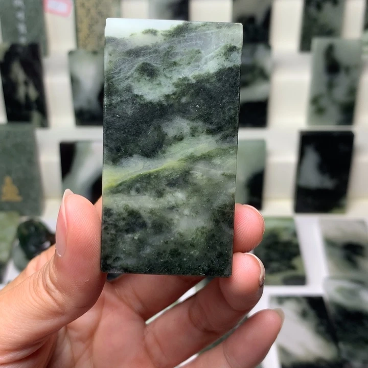 独山玉未镶嵌颈饰