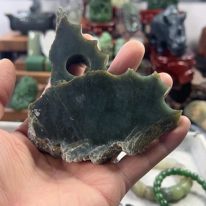 和田玉（碧玉）未镶嵌珠宝奇石