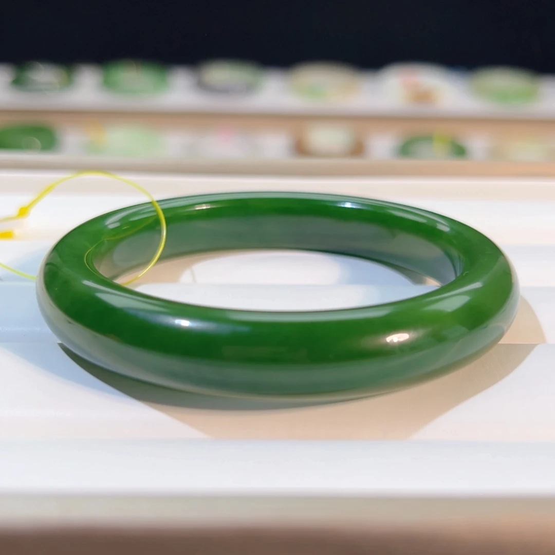 未镶嵌手镯和田玉  「俄碧 辣绿」贵气 4万同款