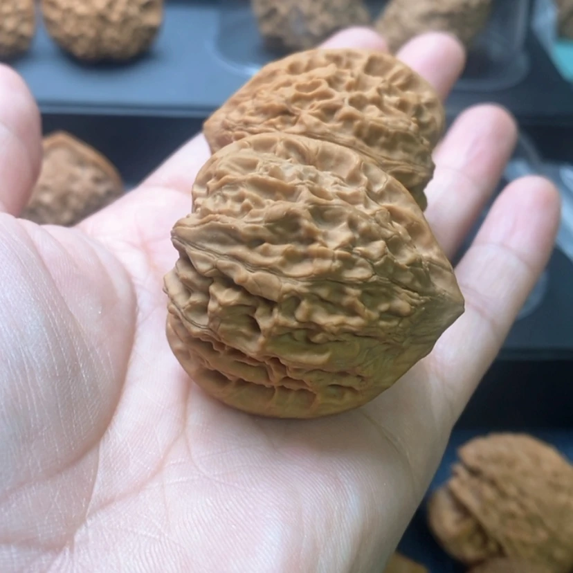 【闪购商品】文玩核桃吊坠唐***清金牛一对