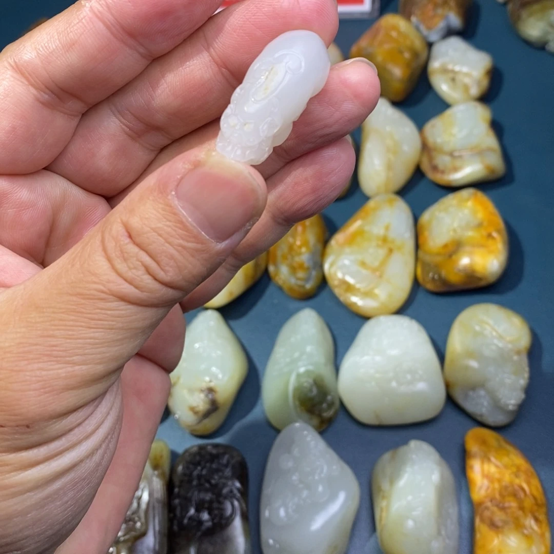 和田玉颈饰未镶嵌K****?